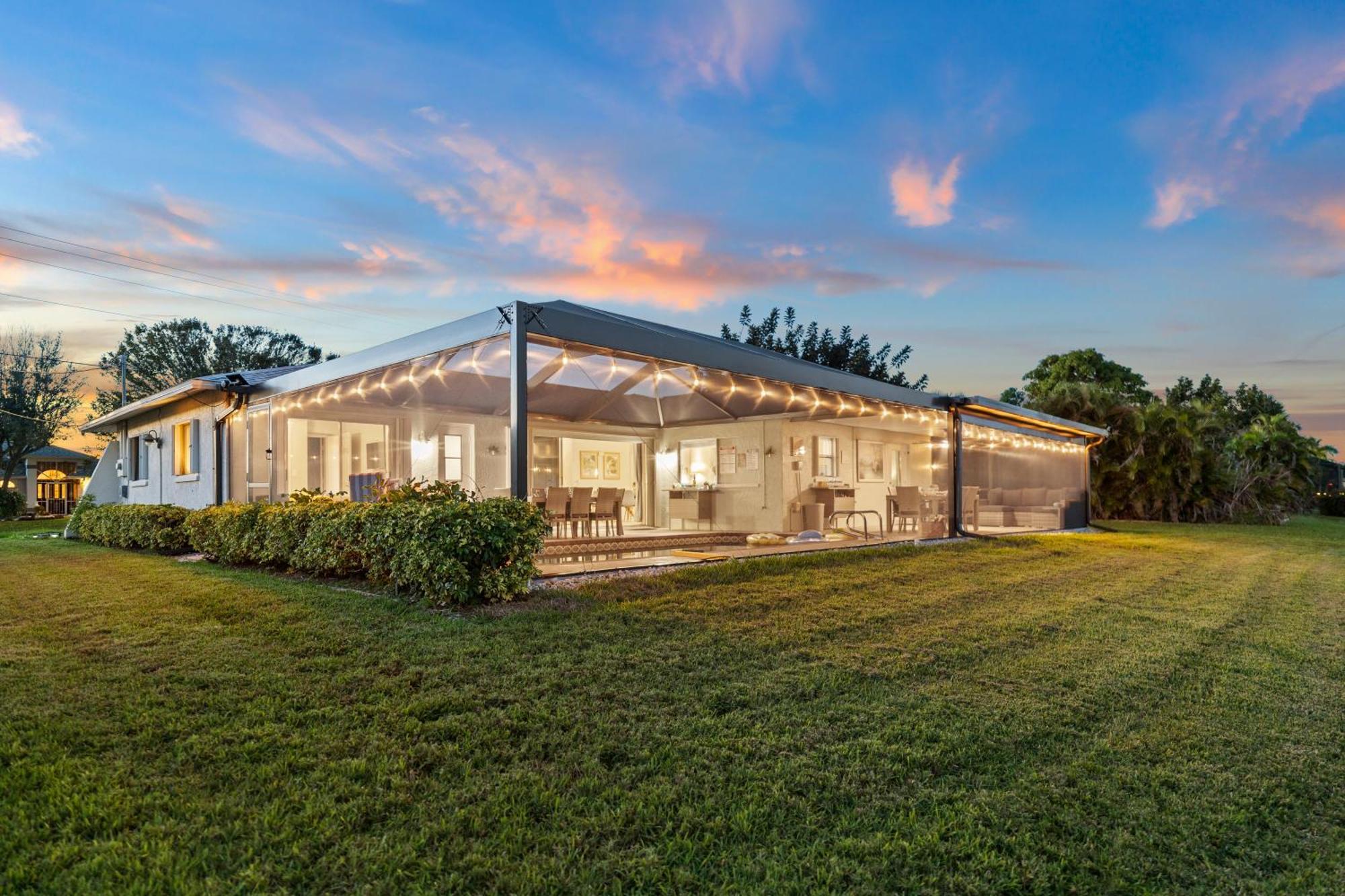 Serenity Waterfront Villa With King Suite, Private Pool, Great Lanai Enclosure And Long Water Views Cape Coral Exteriér fotografie