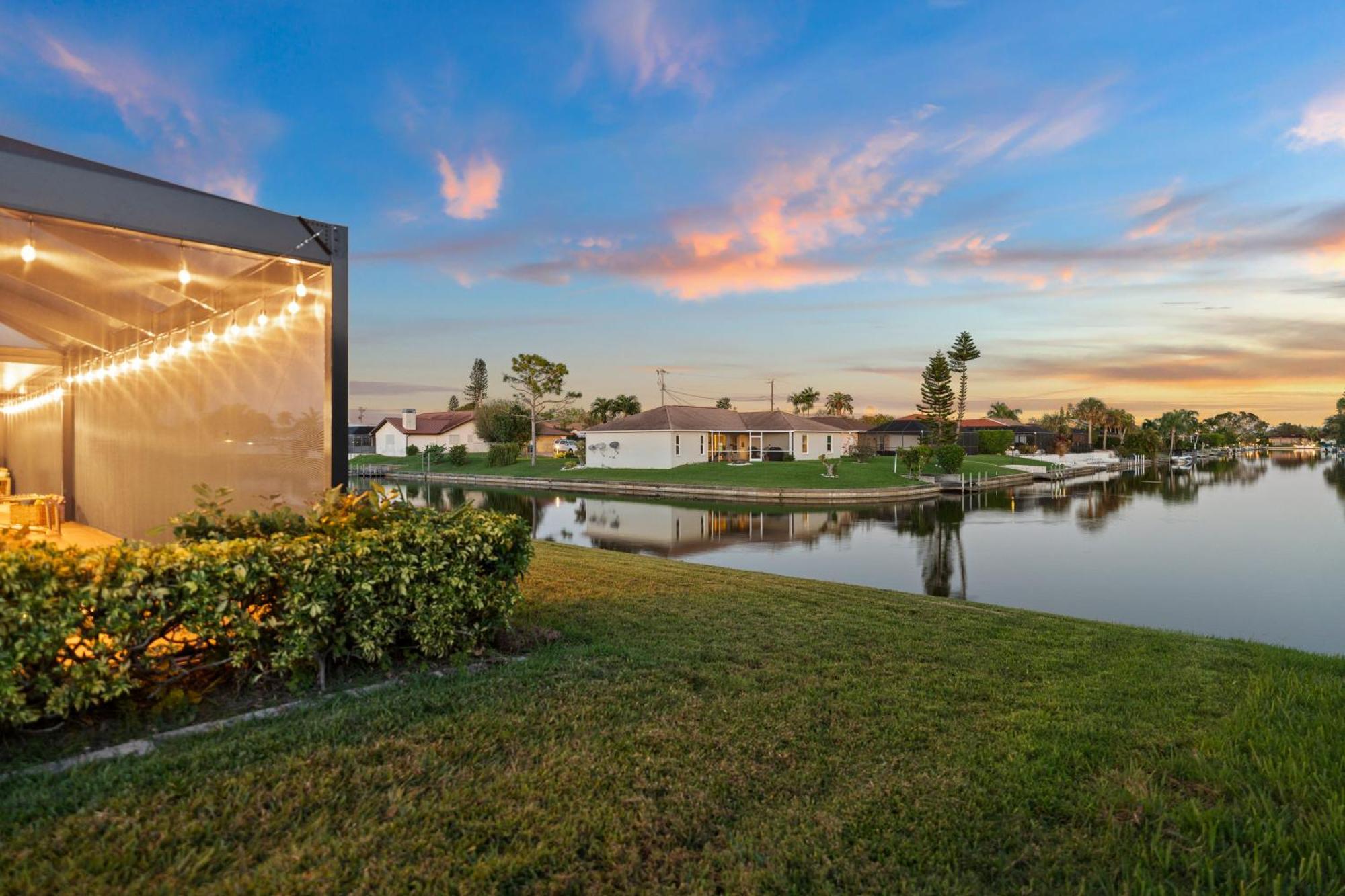 Serenity Waterfront Villa With King Suite, Private Pool, Great Lanai Enclosure And Long Water Views Cape Coral Exteriér fotografie