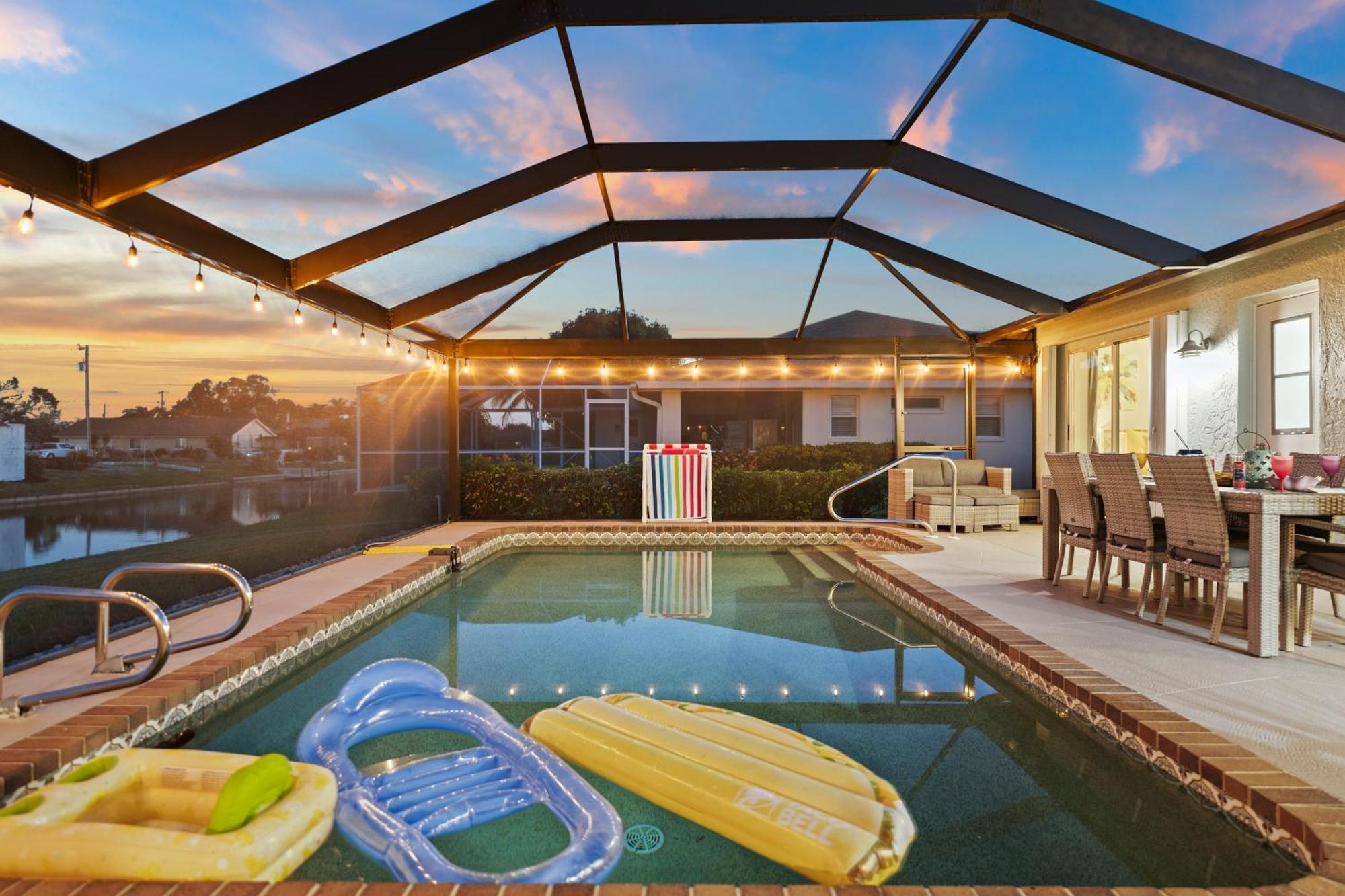 Serenity Waterfront Villa With King Suite, Private Pool, Great Lanai Enclosure And Long Water Views Cape Coral Exteriér fotografie