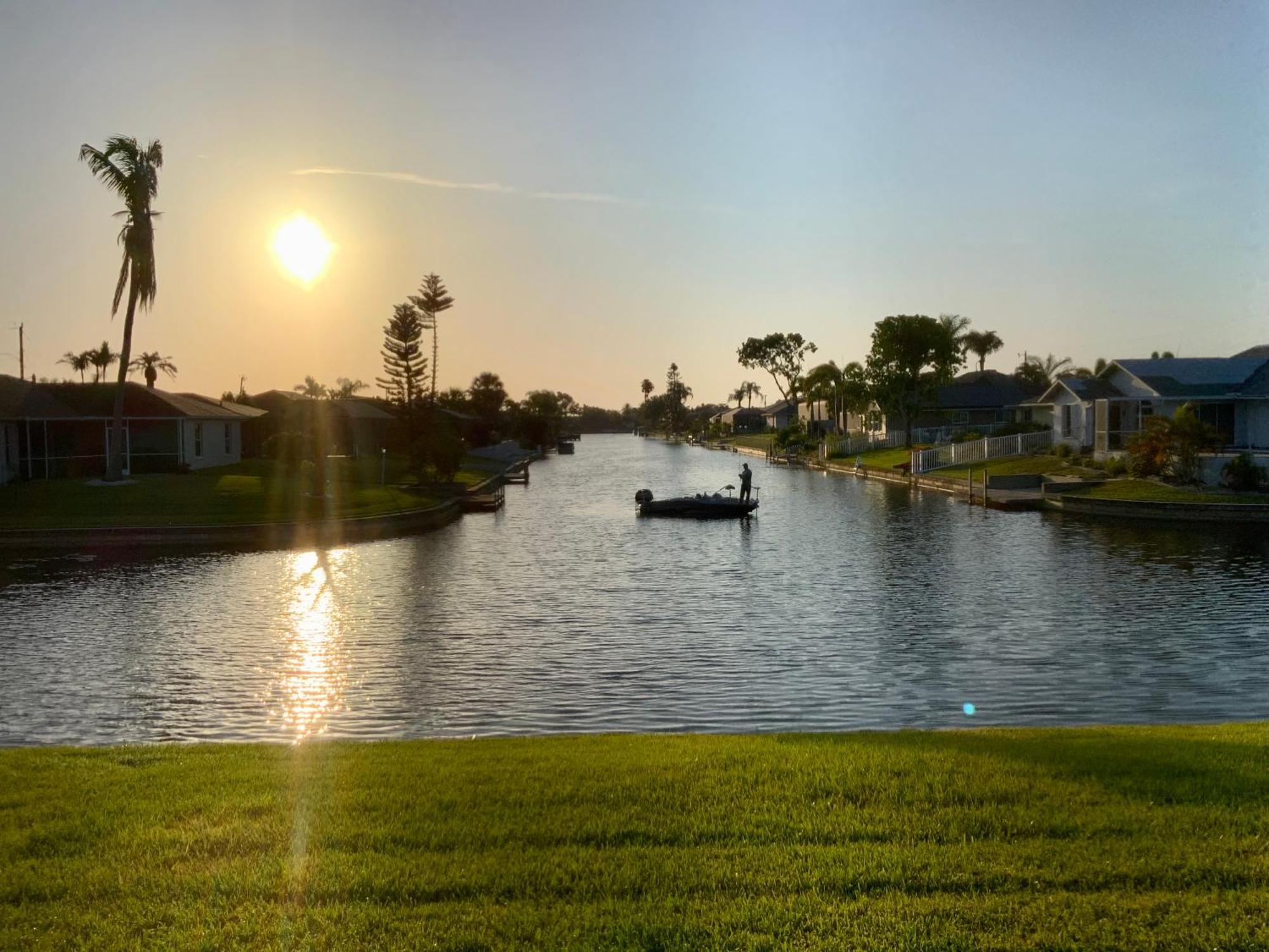 Serenity Waterfront Villa With King Suite, Private Pool, Great Lanai Enclosure And Long Water Views Cape Coral Exteriér fotografie