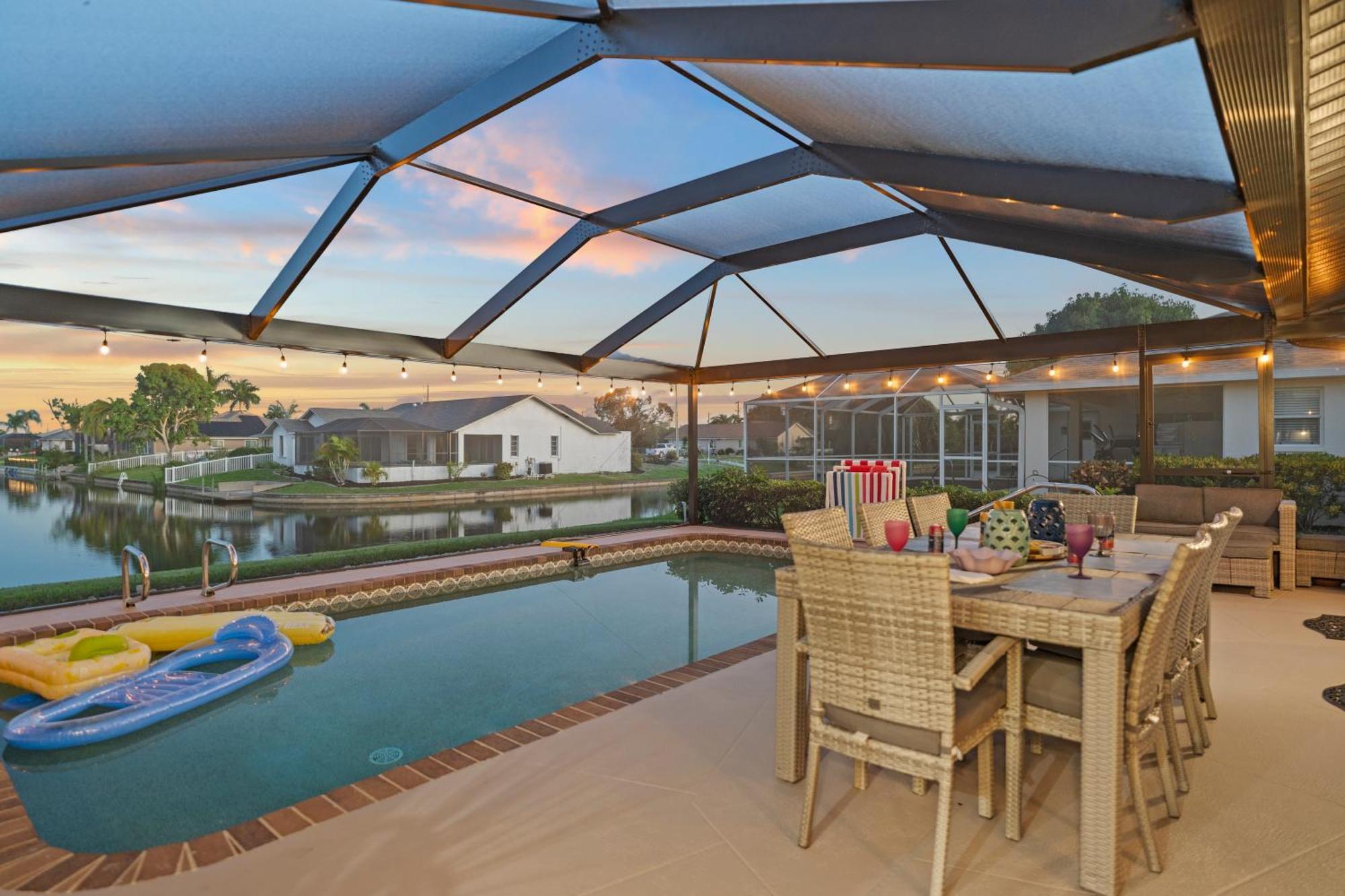 Serenity Waterfront Villa With King Suite, Private Pool, Great Lanai Enclosure And Long Water Views Cape Coral Exteriér fotografie
