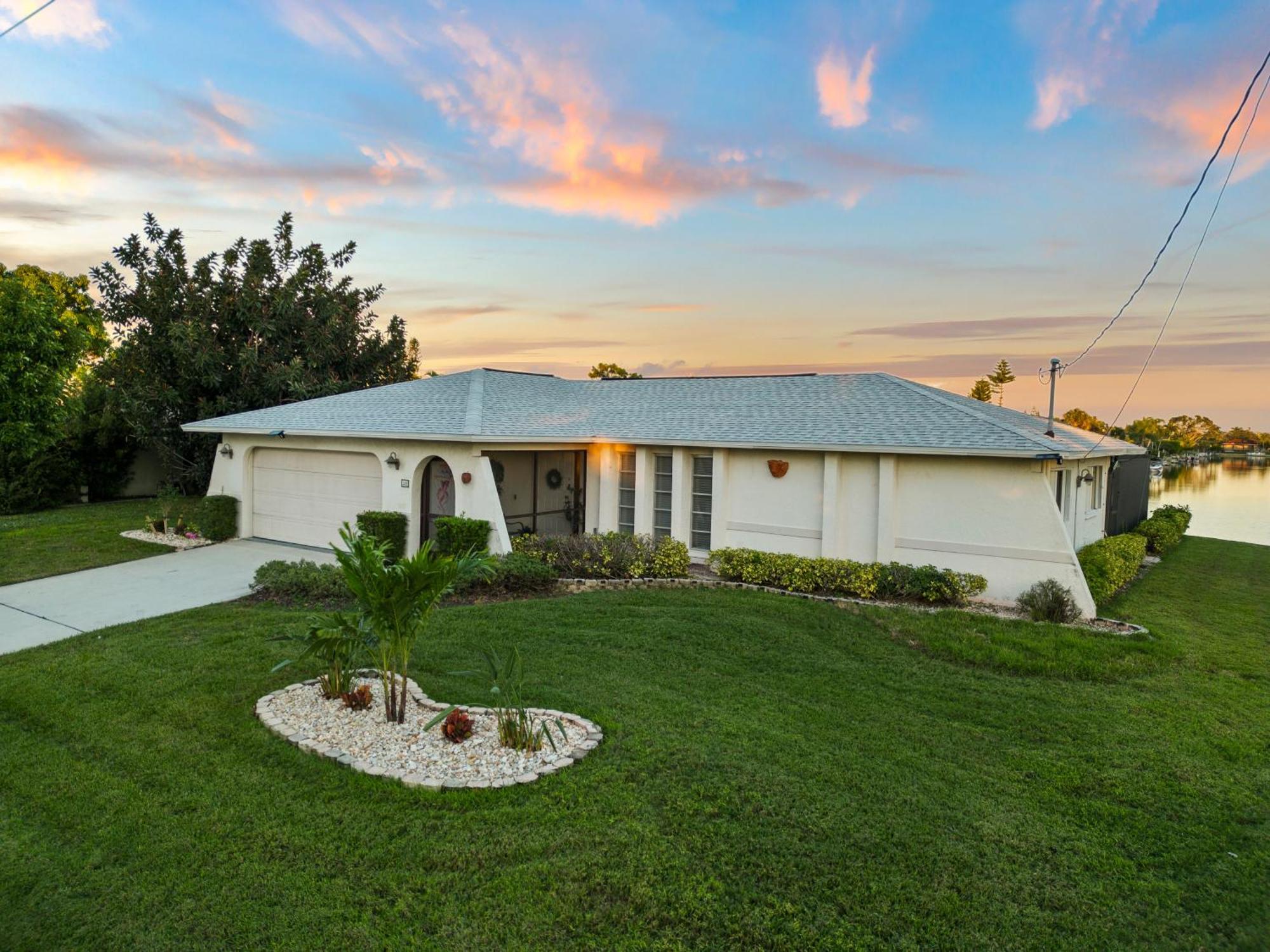 Serenity Waterfront Villa With King Suite, Private Pool, Great Lanai Enclosure And Long Water Views Cape Coral Exteriér fotografie