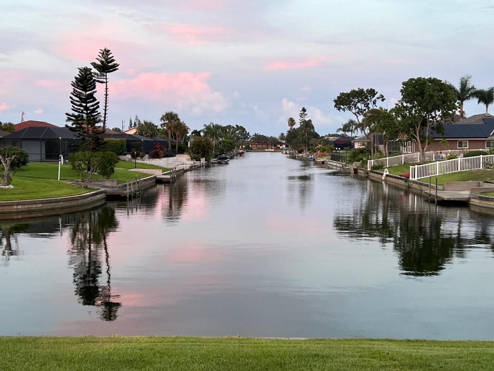 Serenity Waterfront Villa With King Suite, Private Pool, Great Lanai Enclosure And Long Water Views Cape Coral Exteriér fotografie