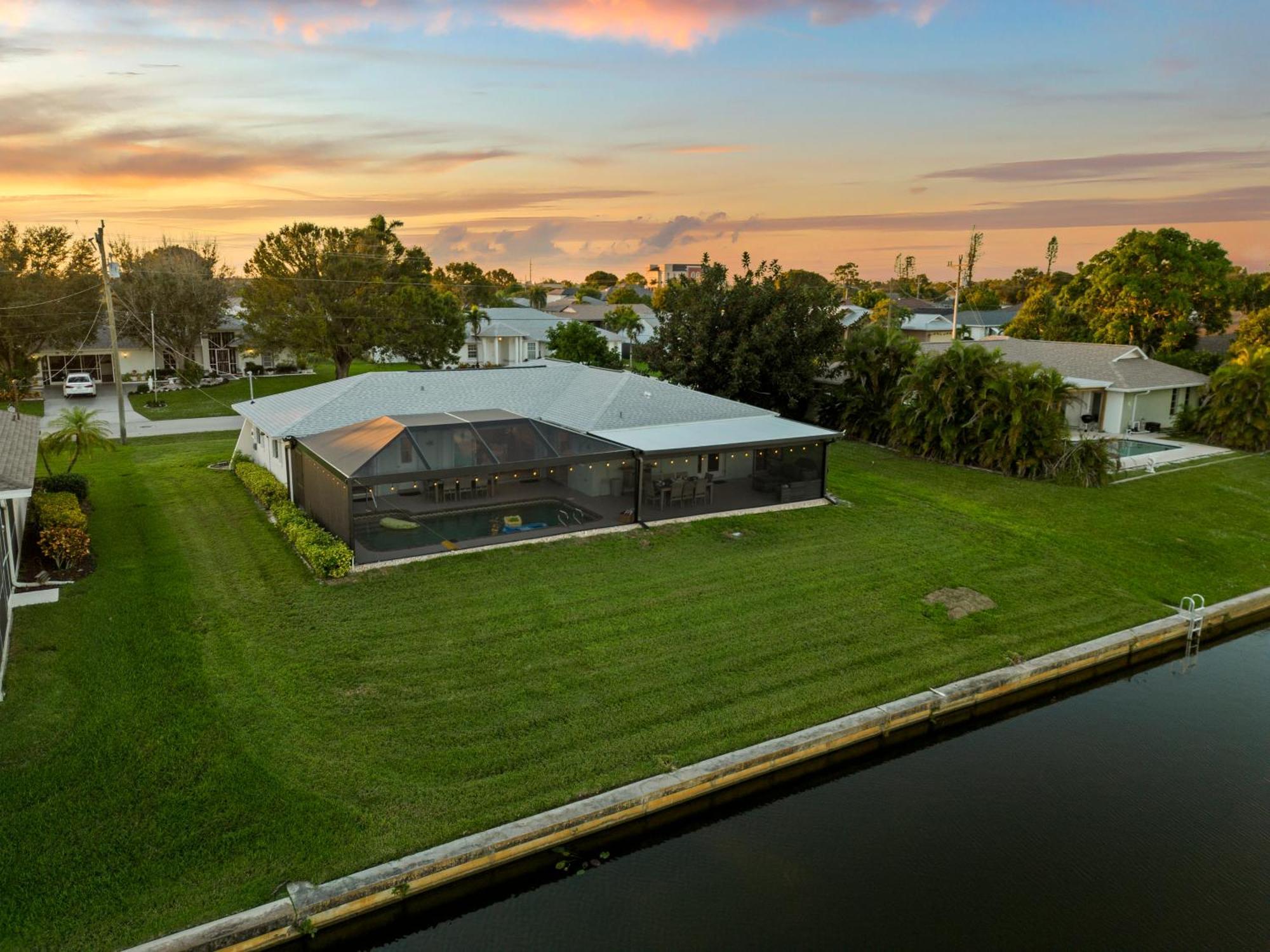 Serenity Waterfront Villa With King Suite, Private Pool, Great Lanai Enclosure And Long Water Views Cape Coral Exteriér fotografie
