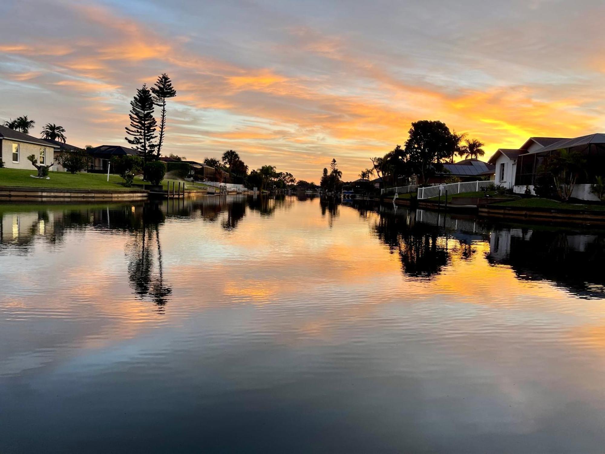 Serenity Waterfront Villa With King Suite, Private Pool, Great Lanai Enclosure And Long Water Views Cape Coral Exteriér fotografie
