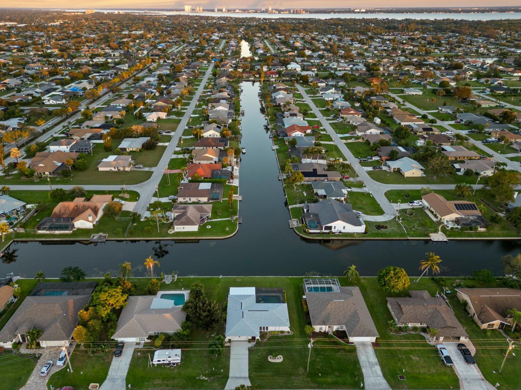 Serenity Waterfront Villa With King Suite, Private Pool, Great Lanai Enclosure And Long Water Views Cape Coral Exteriér fotografie