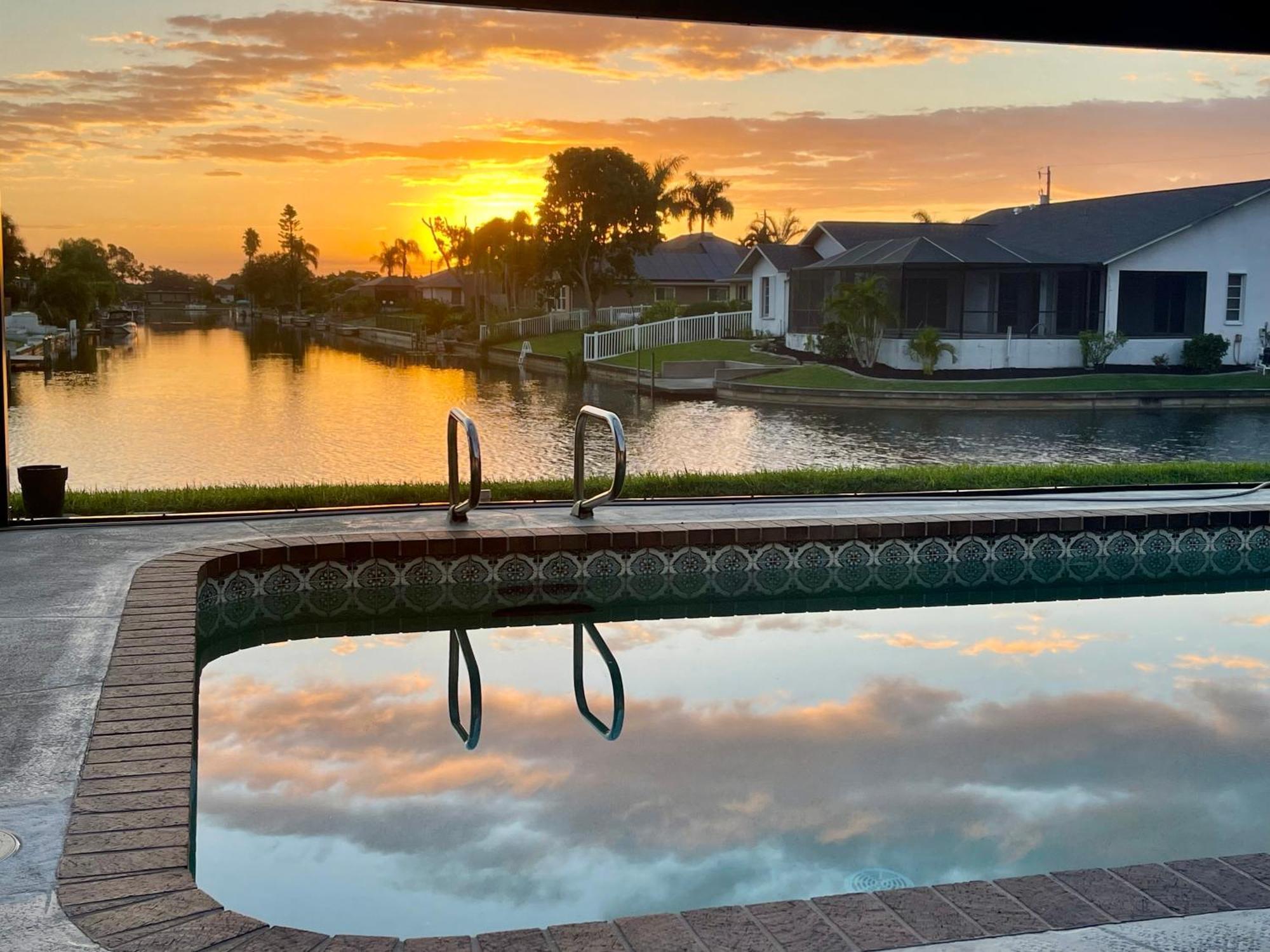 Serenity Waterfront Villa With King Suite, Private Pool, Great Lanai Enclosure And Long Water Views Cape Coral Exteriér fotografie